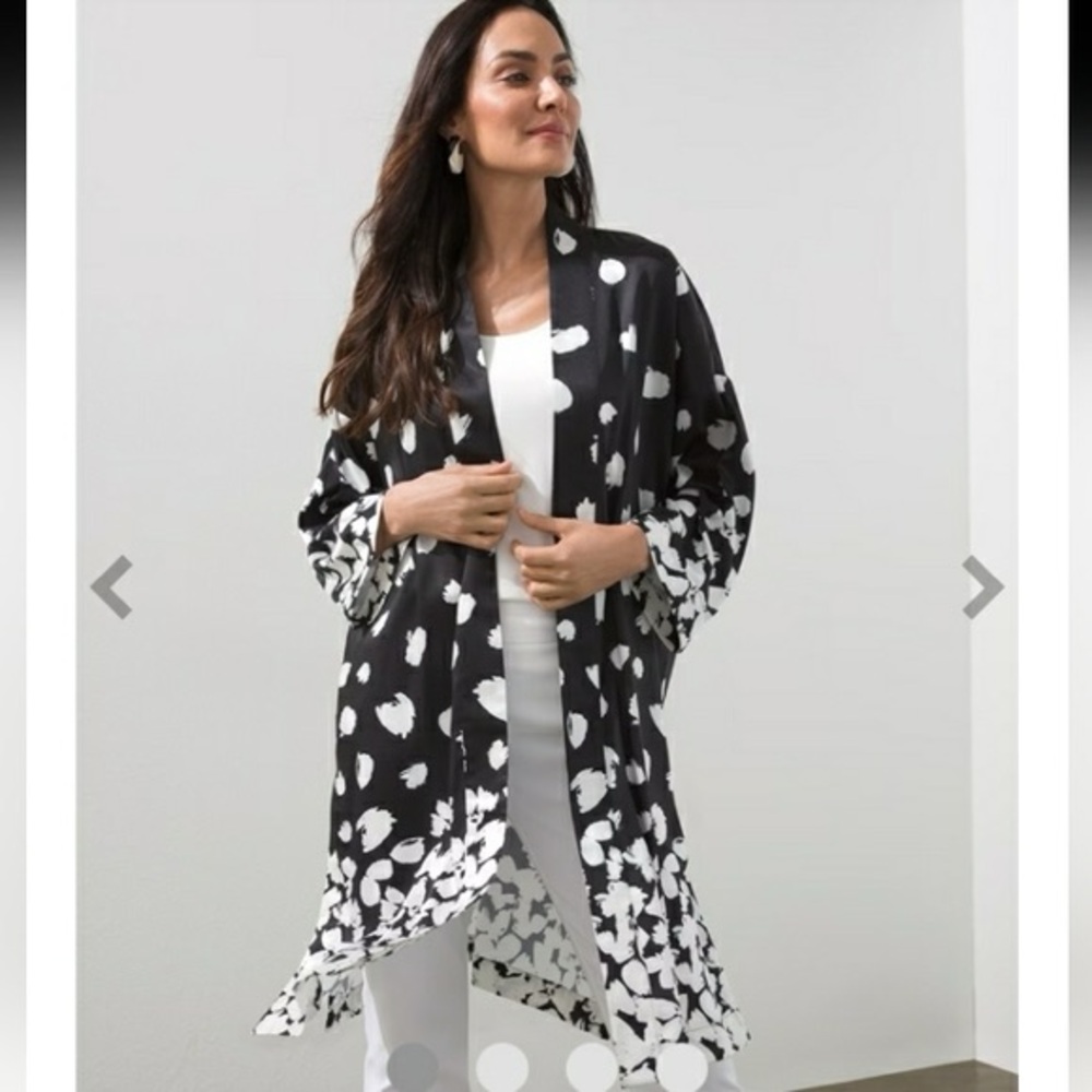 Chicos Petals Drama Ruana Black White Floral Print Kimono